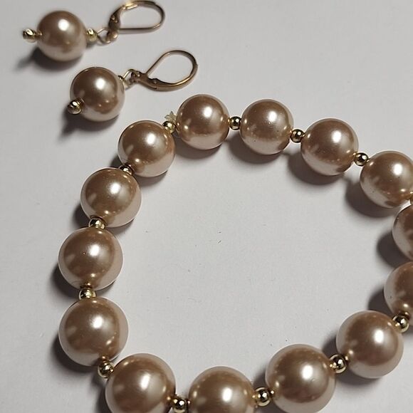 Stretch Faux Pearl Bracelet and Earring Set - Picture 3 of 3